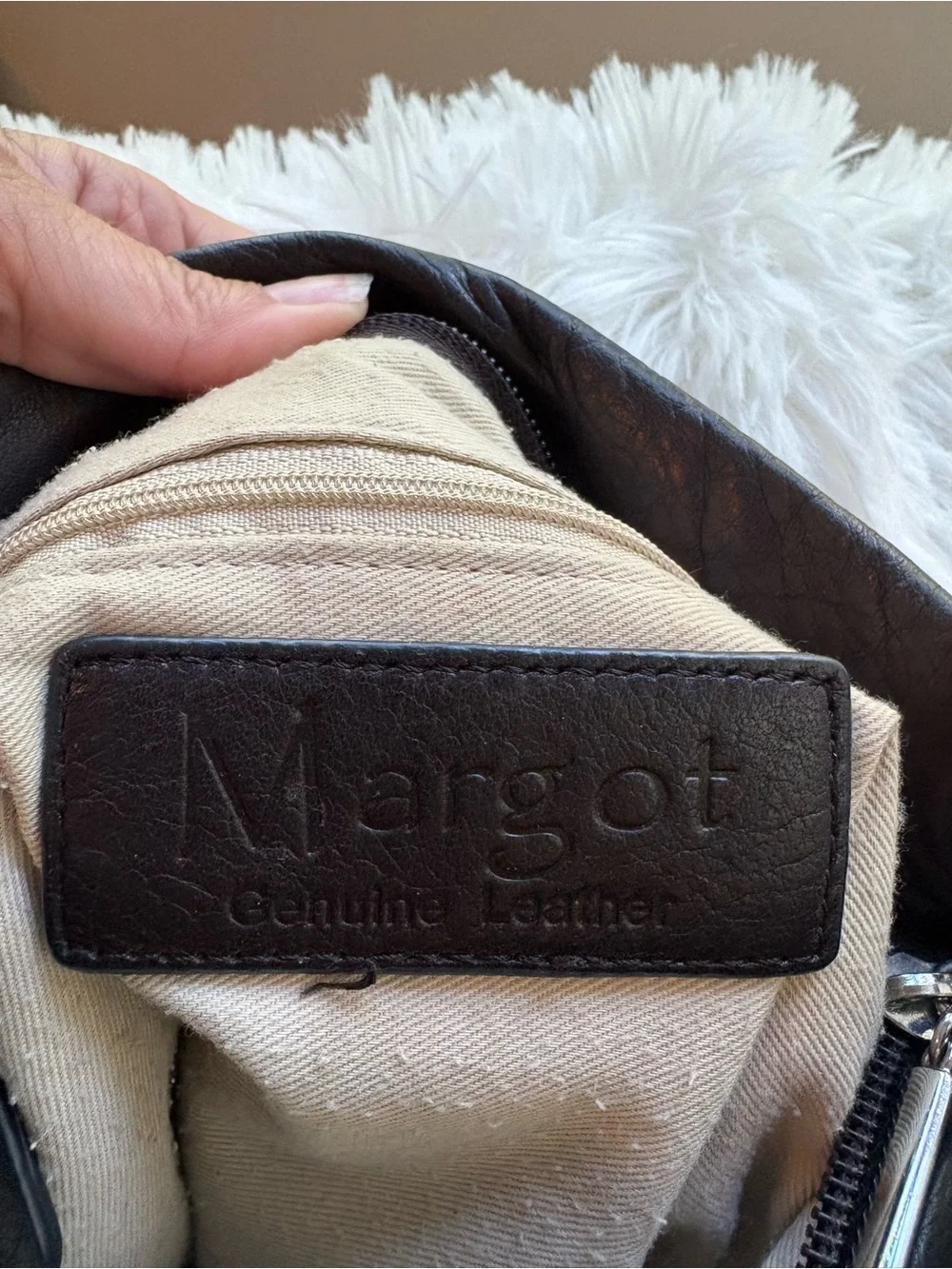 margot sleek black